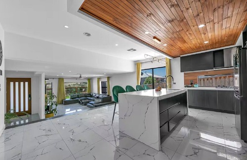 Highton House | Book Private room/Entire house in Wandana Heights