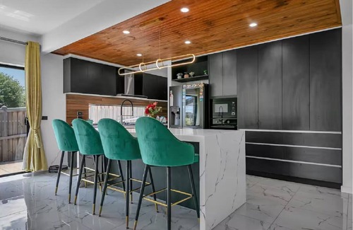 Highton House | Book Private room/Entire house in Wandana Heights