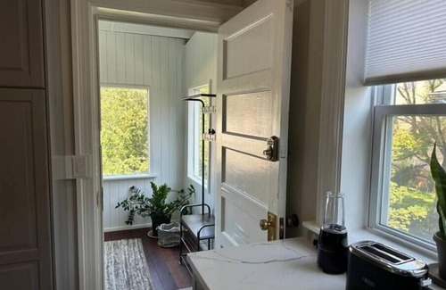 Rogers Park Apartment | Book Your Autumn Get Away, Safe & Serene, Beautiful Unit Chicago - SuperHost!