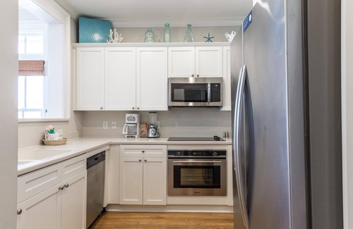 Beach District Condo | Book Your Fall Getaway Now! Beach District - Balcony Gulf Views! 3 Adult Bikes!