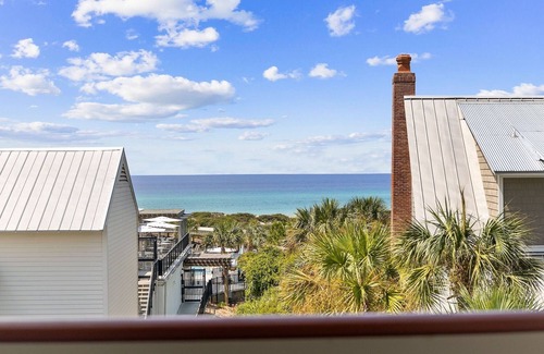 Beach District Condo | Book Your Fall Getaway Now! Beach District - Balcony Gulf Views! 3 Adult Bikes!