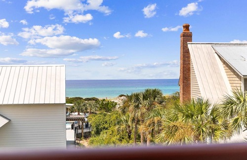 Beach District Condo | Book Your Fall Getaway Now! Beach District - Balcony Gulf Views! 3 Adult Bikes!