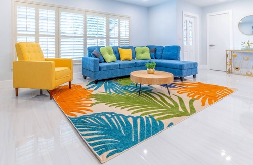 Margate House | Book Your Stay Now! Relax by the Pool, Enjoy BBQ