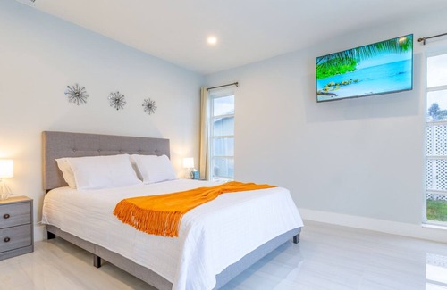 Margate House | Book Your Stay Now! Relax by the Pool, Enjoy BBQ