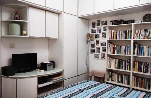 Downtown Hangzhou House | Books&Bed Close to the Lake