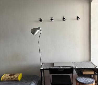 Downtown Hangzhou House | Books&Bed Close to the Lake