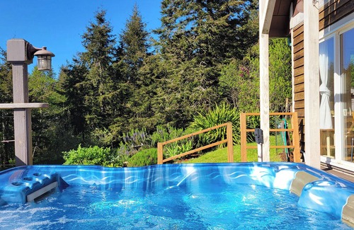 Langlois House | BookStayHop - Pacific View House - Hot Tub, Ocean View