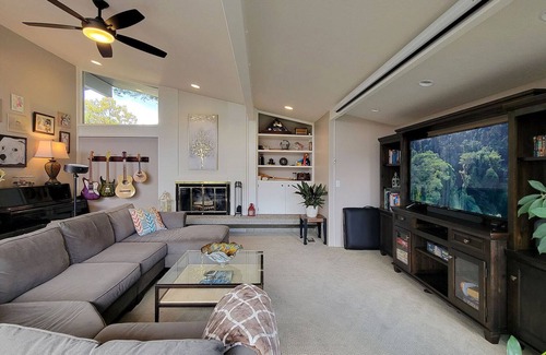 Grants Pass House | BookStayHop - The Scoville House- Pool, Gym, Gorgeous Outdoor Space!