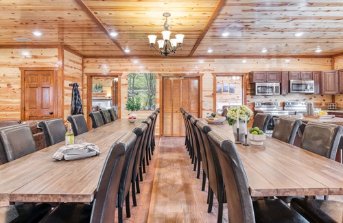 Caton Cabin | Boon by AvantStay | 40-Guest Luxe Smokies Retreat