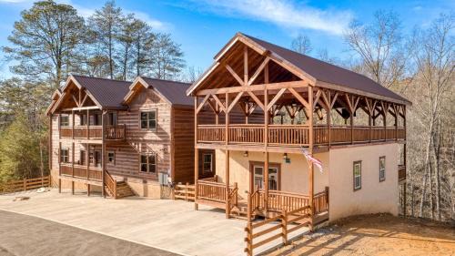 Caton House | Boon by AvantStay 40-Guest Luxe Smokies Retreat