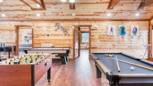 Caton House | Boon by AvantStay 40-Guest Luxe Smokies Retreat