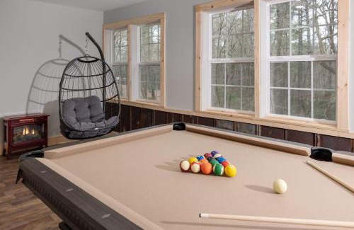Deep Gap House | Boone Getaway Dog Friendly, Hot Tub, Fire Pit!