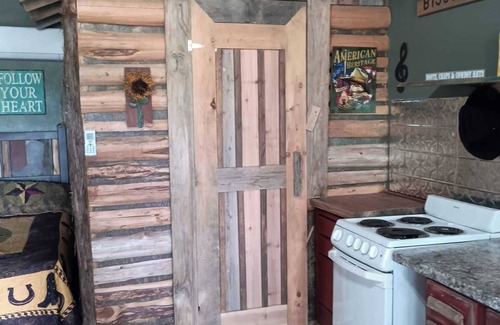 Voca Cabin | Boot Scootin Boogie - Castell Cabin - Sleeps 4