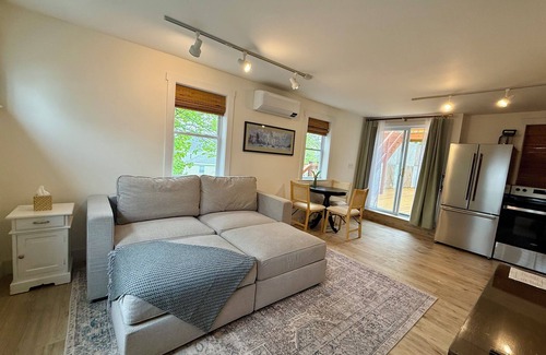 Boothbay Harbor Hotel | Boothbay Harbor Greenleaf Inn - 2 Story Owners Villa, Private Kitchen, Sky deck!