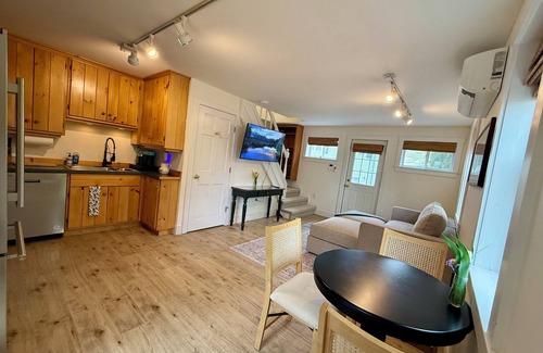 Boothbay Harbor Hotel | Boothbay Harbor Greenleaf Inn - 2 Story Owners Villa, Private Kitchen, Sky deck!