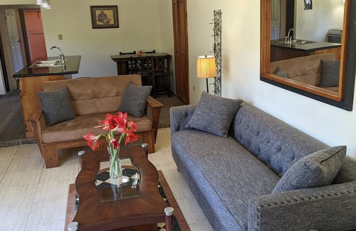Boquete House | Boquete Panama CV3 Walk to town, views, river, gardens and bird watching