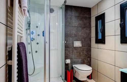 Encamp Villa | Borda Candia,jacuzzi ,Parking