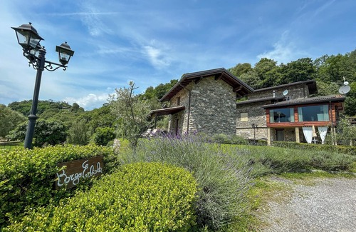Colico Apartment | Borgo Erbiola Ciclamino Rustico Holiday Apartment with Pool