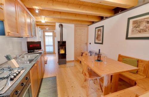 Forni di Sopra Apartment | Borgo Nuovo Deluxe con garage box