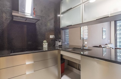 el Fort Pienc Apartment | Born Area: flat for 8 w/shared pool near the beach