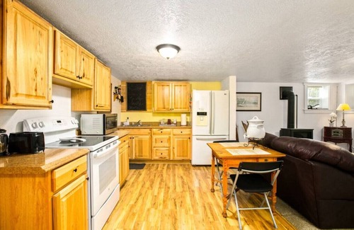 Central - Terry Apartment | Bo’s Old West Abode with Hot Tub and Sauna