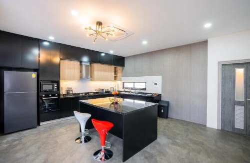 Bang Sare Villa | Boss PoolVilla Pattaya Bang Saray Beach 1 km