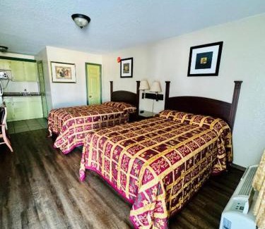 Hitchcock Hotel | Bostonian Inn & Suites