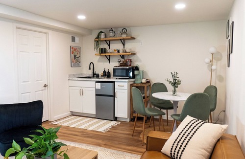 Westminster House | Botanic Bungalow - Private 2BR Lower Level & Yard