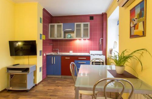 Dzerzhyns'kyi District Apartment | Botanical garden area