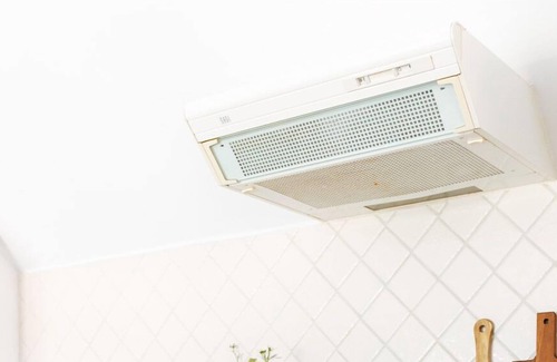 Mount Eliza Cottage | Botanical hideaway|pool| beach box| campfire