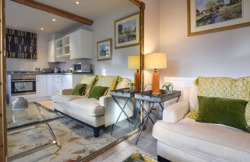 Bibury Cottage | Bothy at Arlington - sleeps 2 guests in 1 bedroom