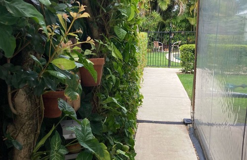 Moffat Beach Apartment | Boudoir on Bryce St - (Pet Friendly to ONE, SMALL non hair shedding dog 4.5kg)