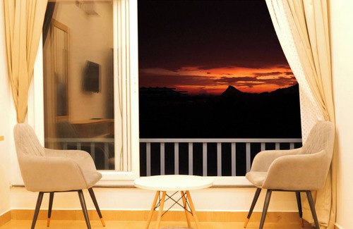 Chithirapuram House | Bougainvillea Homestay-Luxurious 5-bedroom house in Munnar