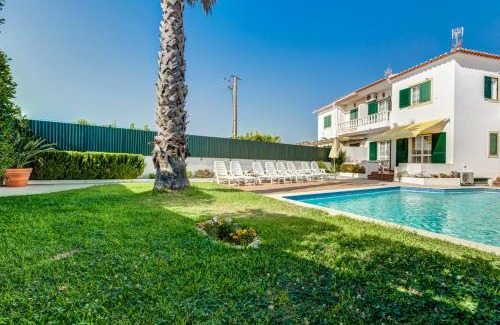Altura Villa | Bougainvilleas Villa - Private Pool and Parking, Nearby Beach