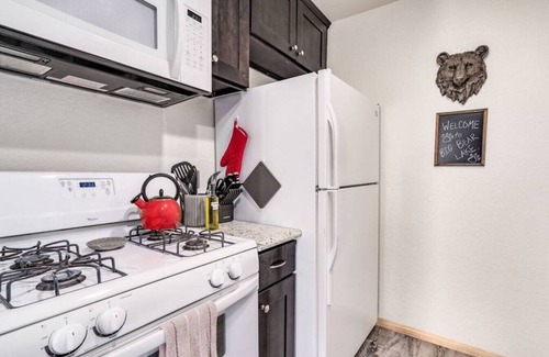 Boulder Bay Condo | Boulder Bay Retreat Steps to Lake + Hot Tub