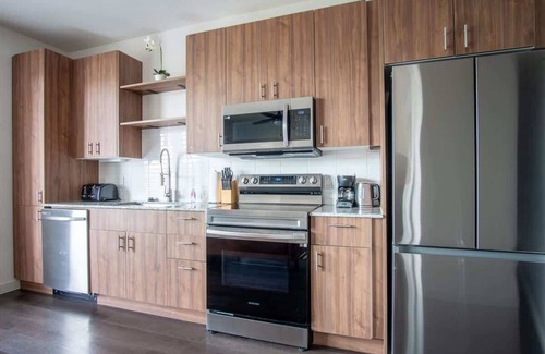 Dallas Apartment | Boulevard Stays Comfortable 1BR Suite w Pool, Parking, Gym 04