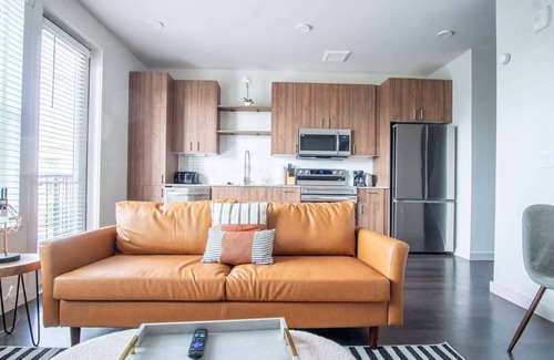 Dallas Apartment | Boulevard Stays Comfortable 1BR Suite w Pool, Parking, Gym 04