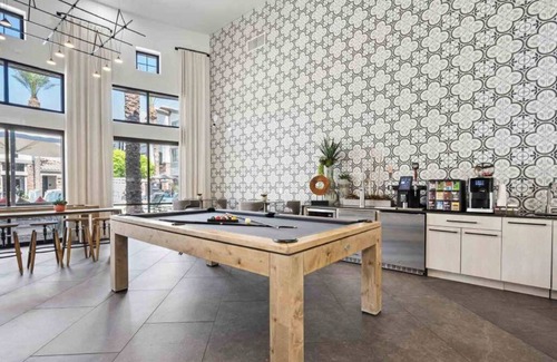 Glendale Sports and Entertainment District Apartment | Boulevard Stays Luxe 1BR by Stadium Pool, Parking, Gym 07