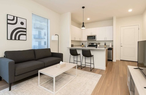 Tempe Apartment | Boulevard Stays Modern Tempe 1BR ASU Pool, Gym 02