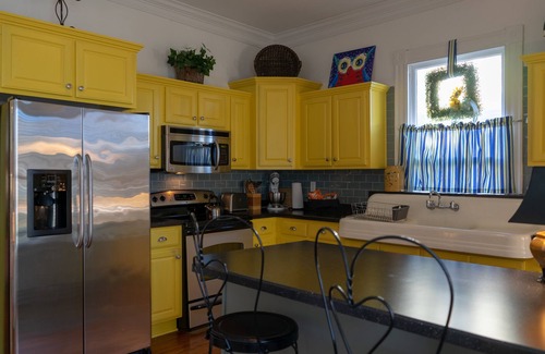 Bardstown Cottage | Bourbon Cottage, 2 BR, Downtown Historic Bardstown next to Bakery!