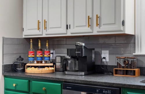 Lawrenceburg House | Bourbon Trail Cabin-Sleeps 10Hot Tub, Firepit