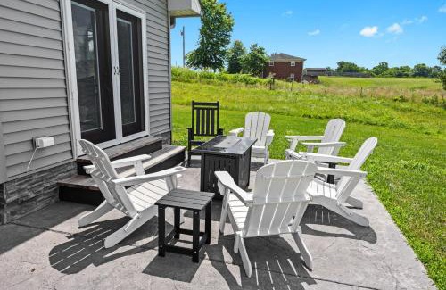 Waddy House | Bourbon Trail Getaway Jacuzzi Tub Scenic Views