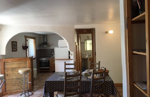 Seez Apartment | Bourg St Maurice: charming apartment for 4/5 people. Alt 900 m to Seez