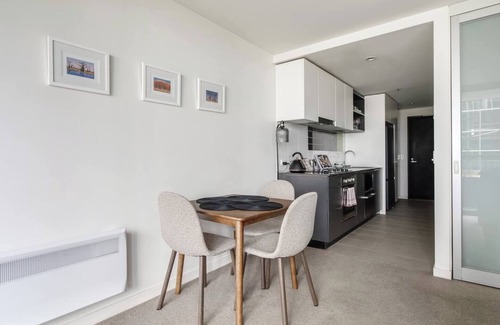 Docklands Apartment | Bourke St Beckons A Cosy Inner City Locale