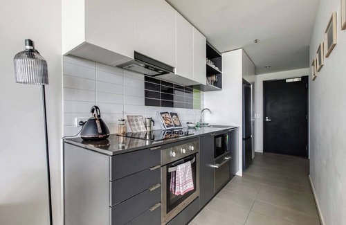 Docklands Apartment | Bourke St Beckons A Cosy Inner City Locale
