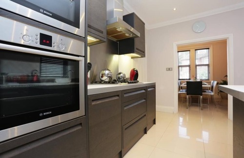 Westbourne House | BOURNECOAST: 6 BED HOUSE WITH GARDEN - WIFI - GAMES ROOM - NEAR SHOPS/BEACH-8380