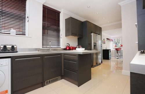 Westbourne House | BOURNECOAST: 6 BED HOUSE WITH GARDEN - WIFI - GAMES ROOM - NEAR SHOPS/BEACH-8380