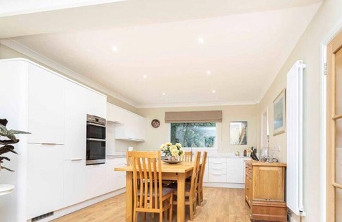 Bournemouth House | BOURNECOAST: Beautiful family home with garden and parking by the river - HB1522