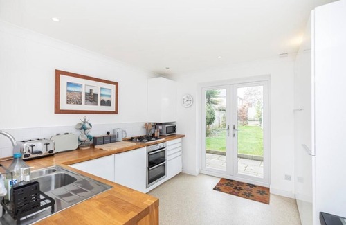 Boscombe House | BOURNECOAST: LOVELY TWO BEDROOM VICTORIAN HOLIDAY HOME - GARDEN - WIFI - HB8500