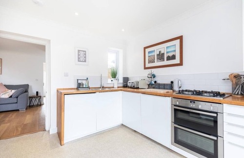 Boscombe House | BOURNECOAST: LOVELY TWO BEDROOM VICTORIAN HOLIDAY HOME - GARDEN - WIFI - HB8500